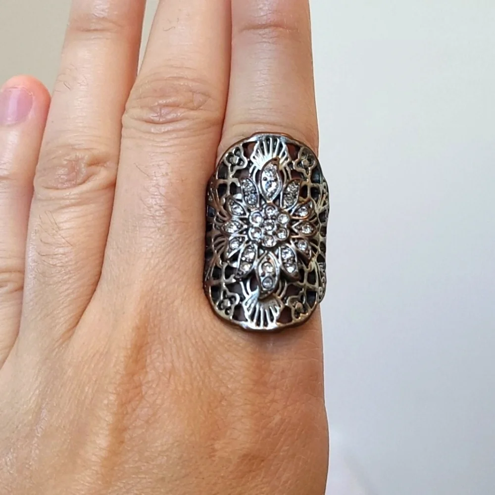 Vintage Silvertone Rhinestone Ring